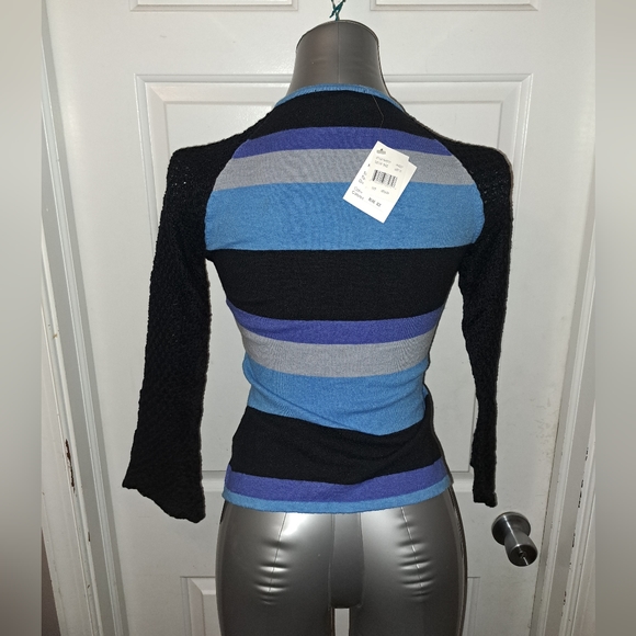 🆕️Retro Blue Ice Sweater w Black Raglan Sleeves Sz M NWT - Picture 3 of 10